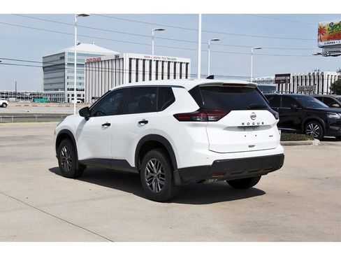 Used 2024 Nissan Rogue S image 4