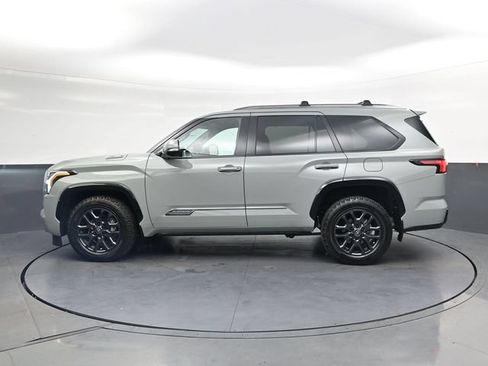Used 2025 Toyota Sequoia Platinum AWD/4WD image 9