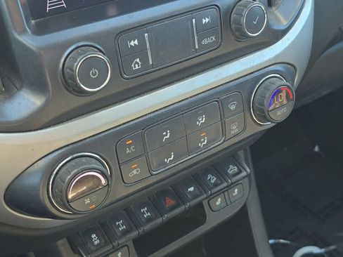 Used 2019 Chevrolet Colorado ZR2 image 25