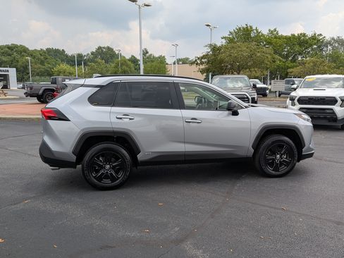 Certified 2025 Toyota RAV4 LE AWD/4WD image 9
