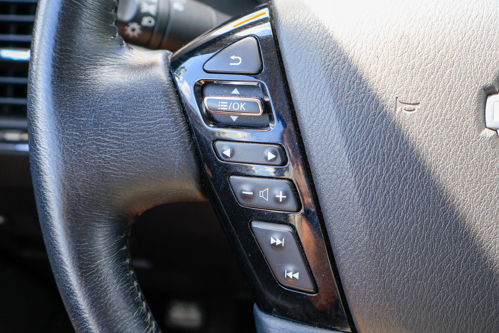 Used 2024 Nissan Armada SL w/ Captain's Chairs Package RWD image 15
