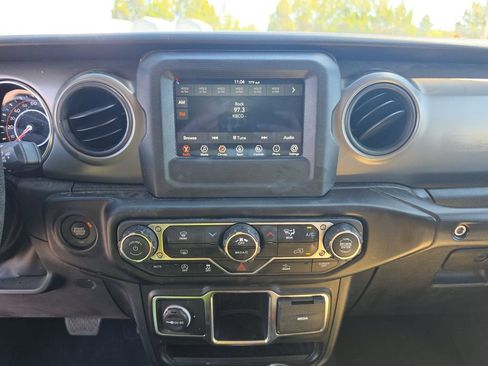 Used 2022 Jeep Wrangler Sport AWD/4WD image 6