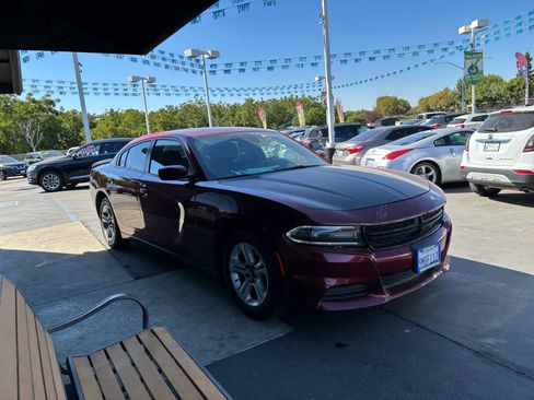 Used 2020 Dodge Charger SXT image 2