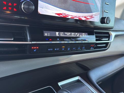 Certified 2023 Toyota Sienna XLE image 21