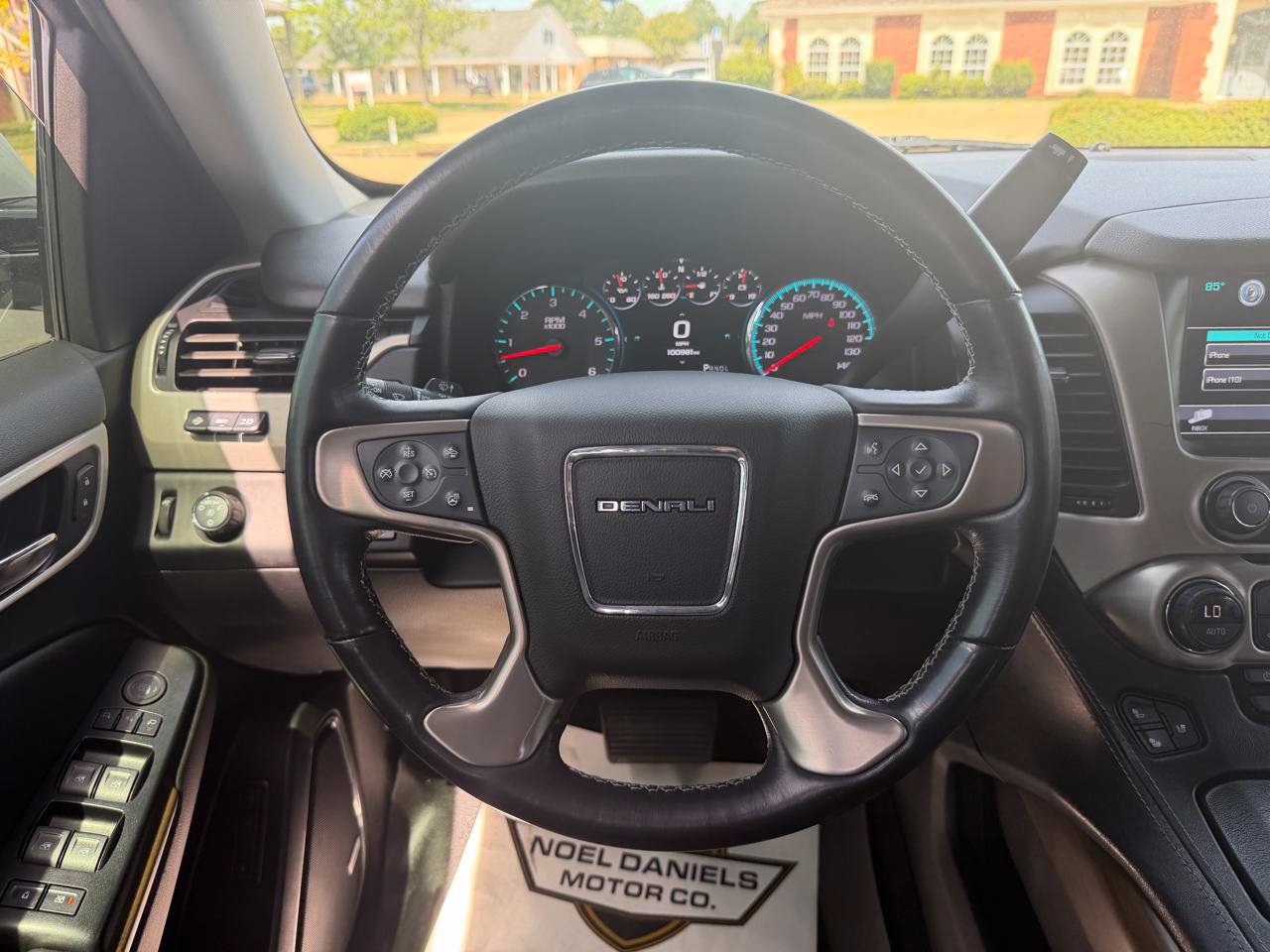 Used 2020 GMC Yukon Denali w/ Denali Premium Package RWD image 19