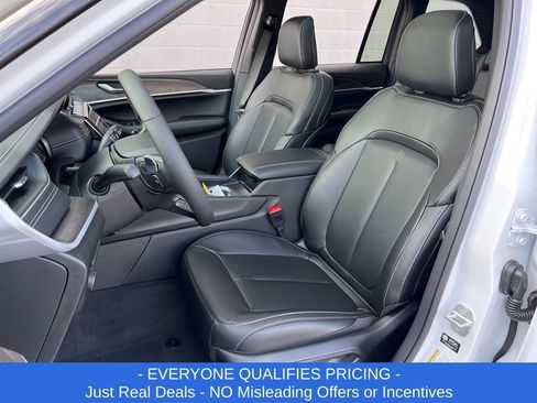 New 2025 Jeep Grand Cherokee Limited image 23