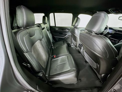 Certified 2024 Jeep Grand Cherokee Altitude image 36