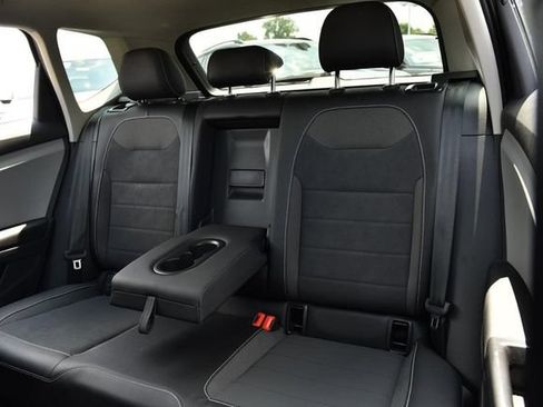 Certified 2023 Volkswagen Taos SE w/ Panoramic Sunroof Package FWD image 21