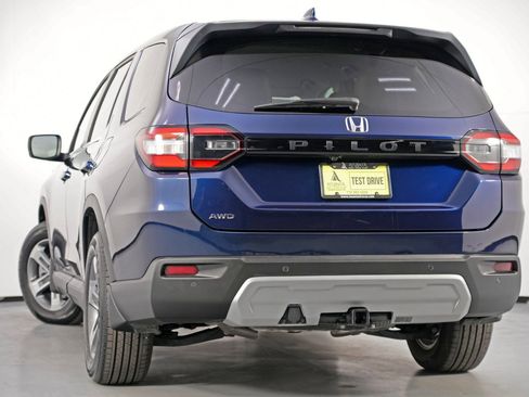 Used 2025 Honda Pilot EX-L image 5