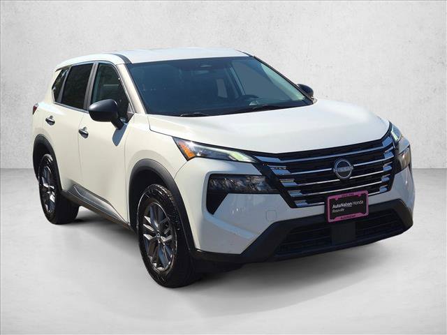 Used 2024 Nissan Rogue S AWD/4WD image 3