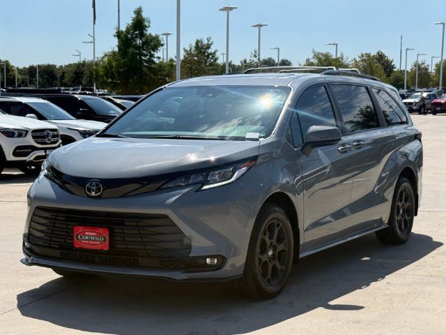 Used 2026 Toyota Sienna XLE Woodland Edition AWD/4WD image 9