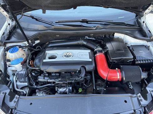Used 2012 Volkswagen Golf 4-Door FWD image 37
