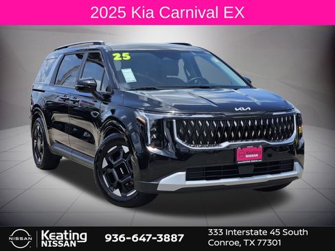 Used 2025 Kia Carnival EX FWD image 1