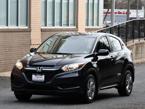 Used 2018 Honda HR-V LX image 3