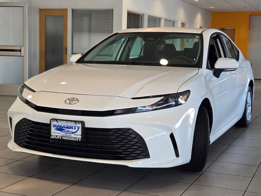 Used 2025 Toyota Camry LE AWD/4WD image 4