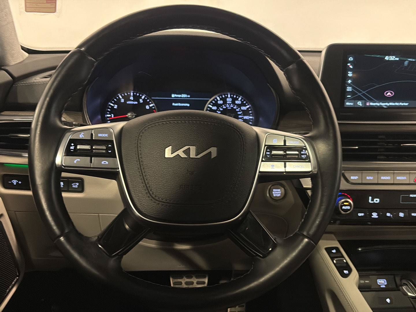 Used 2022 Kia Telluride SX w/ SX Prestige Package AWD/4WD image 17