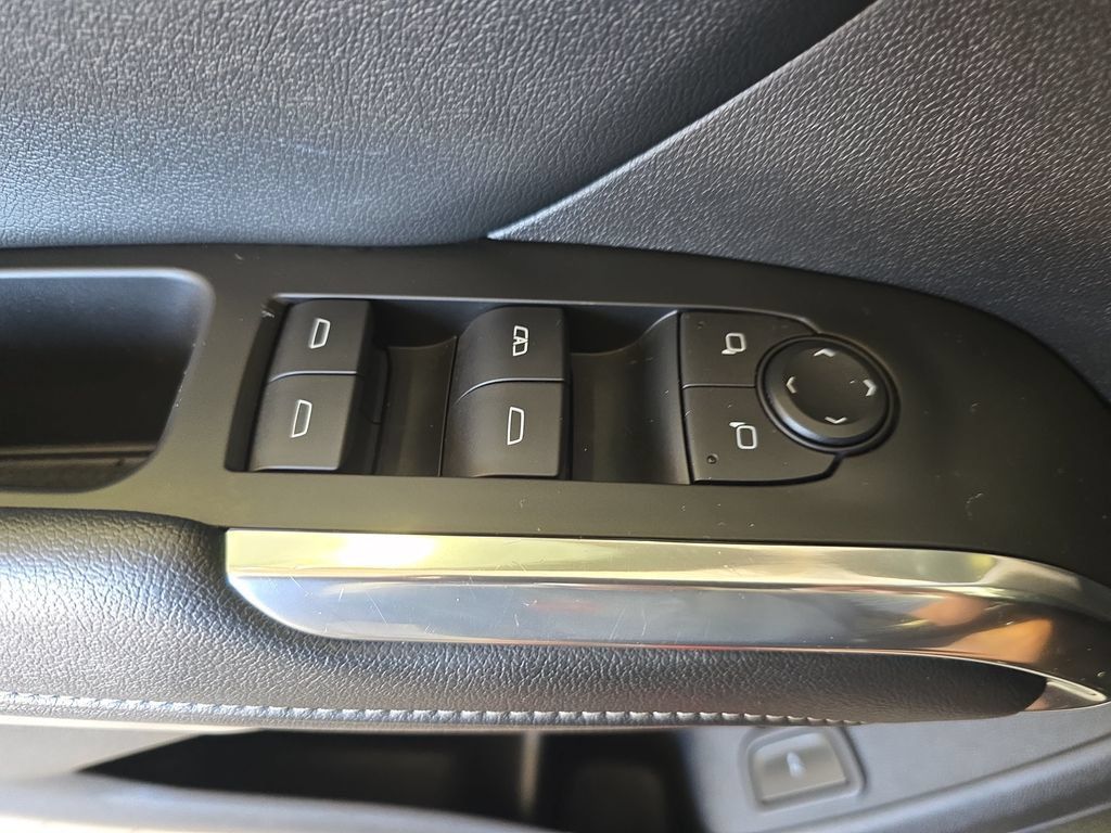 Used 2024 Chevrolet Traverse LT FWD image 29