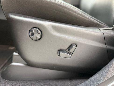 Used 2020 Jeep Grand Cherokee Limited w/ Luxury Group II image 10