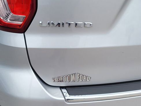 Used 2018 Ford Explorer Limited w/ Equipment Group 301A FWD image 9