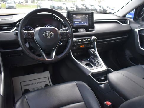 Used 2020 Toyota RAV4 XLE Premium FWD image 31
