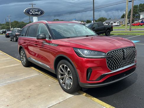 Used 2025 Lincoln Aviator Reserve AWD/4WD image 3