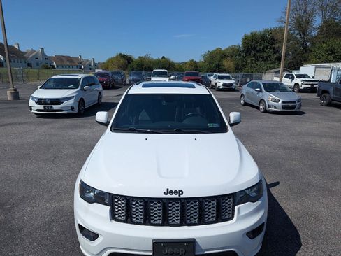 Used 2019 Jeep Grand Cherokee Altitude AWD/4WD image 9