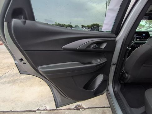 Used 2025 Chevrolet TrailBlazer LT FWD image 24
