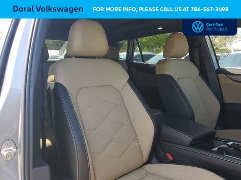 Certified 2024 Volkswagen Atlas Cross Sport SE w/ Panoramic Sunroof Package FWD image 31