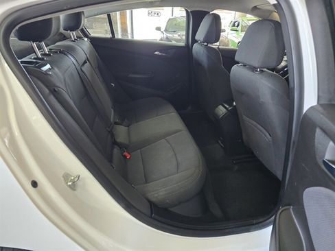 Used 2018 Chevrolet Cruze LT image 16