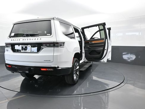 Used 2024 Jeep Grand Wagoneer Series III image 69