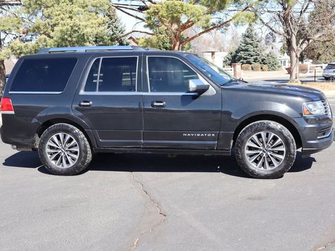 Used 2015 Lincoln Navigator 4WD image 3
