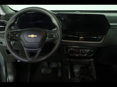 Used 2025 Chevrolet TrailBlazer LT AWD/4WD image 15