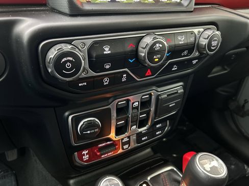 Used 2023 Jeep Wrangler Unlimited Rubicon image 22