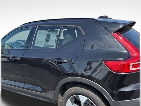 Used 2025 Volvo XC40 B5 Plus w/ Climate Package image 8