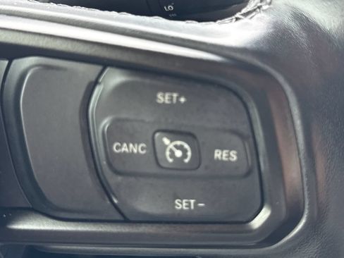 Used 2022 Jeep Gladiator Sport AWD/4WD image 25