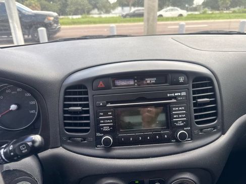 Used 2011 Hyundai Accent GS w/ Premium Pkg 3 FWD image 5