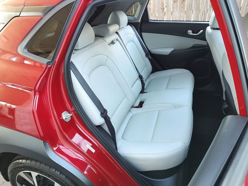 Used 2022 Hyundai Kona Limited image 18