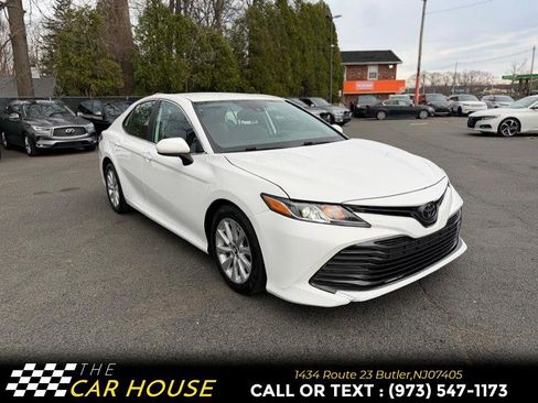 Used 2019 Toyota Camry LE image 5