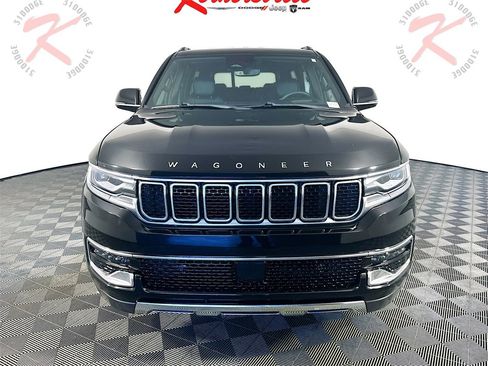 Used 2022 Jeep Wagoneer Series III w/ Flexible Seating Group image 2