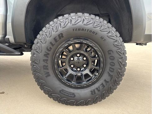 Used 2024 GMC Canyon AT4X w/ AT4X AEV Edition image 33