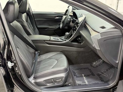 Certified 2022 Toyota Avalon XLE w/ Moonroof Package FWD image 29