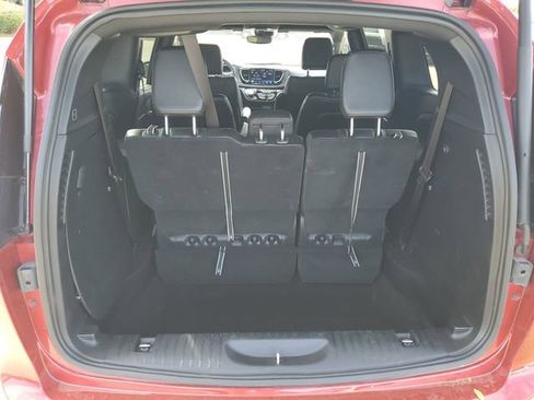 Used 2025 Chrysler Pacifica Select FWD image 36