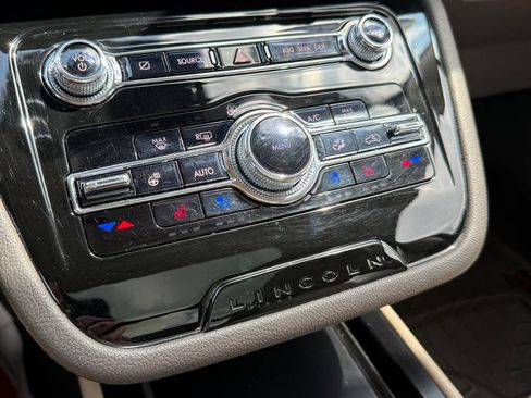 Used 2022 Lincoln Corsair AWD w/ Premium Package image 20