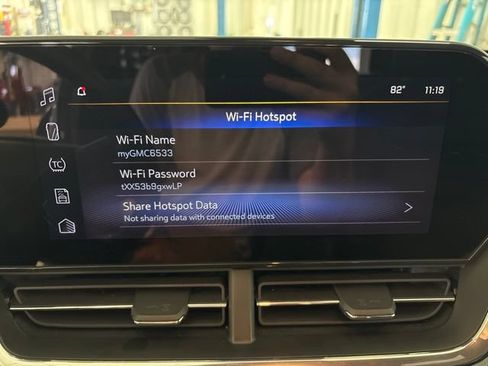 Used 2025 Chevrolet Trax RS w/ Sunroof Package FWD image 27