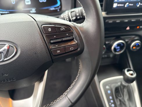 Used 2025 Hyundai Venue SEL image 18