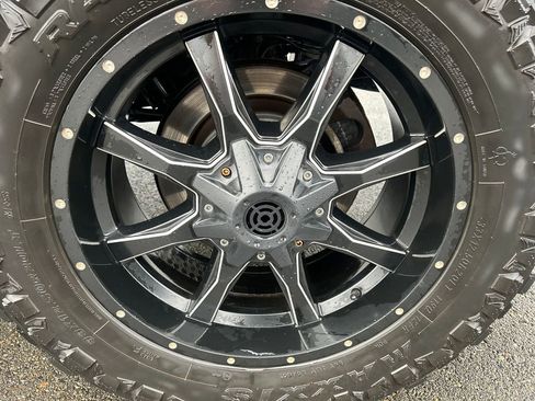 Used 2013 Ford F150 XLT w/ Mid Equipment Group image 12