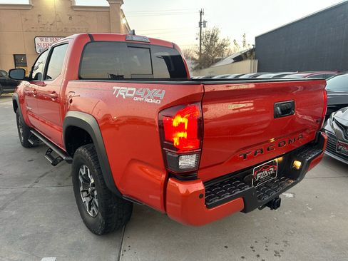 Used 2018 Toyota Tacoma SR image 5