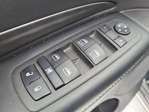 Used 2023 Dodge Durango SXT image 16