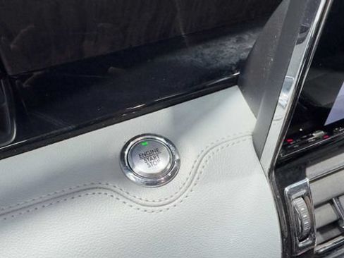 Used 2019 Lincoln Navigator L Select RWD image 26