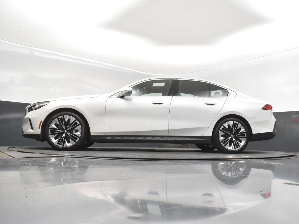 Used 2024 BMW 530i xDrive AWD/4WD image 39